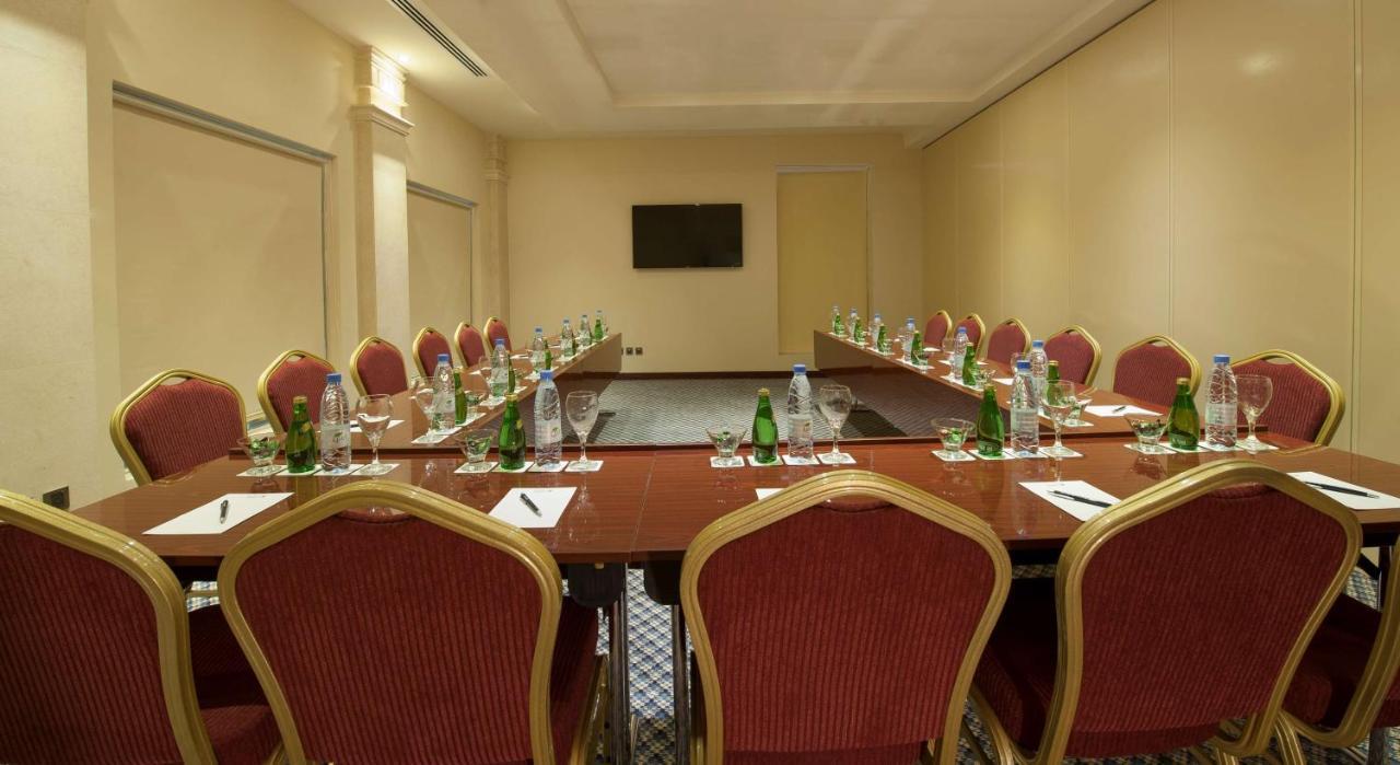 Radisson Blu Hotel, Dhahran Khobar Buitenkant foto